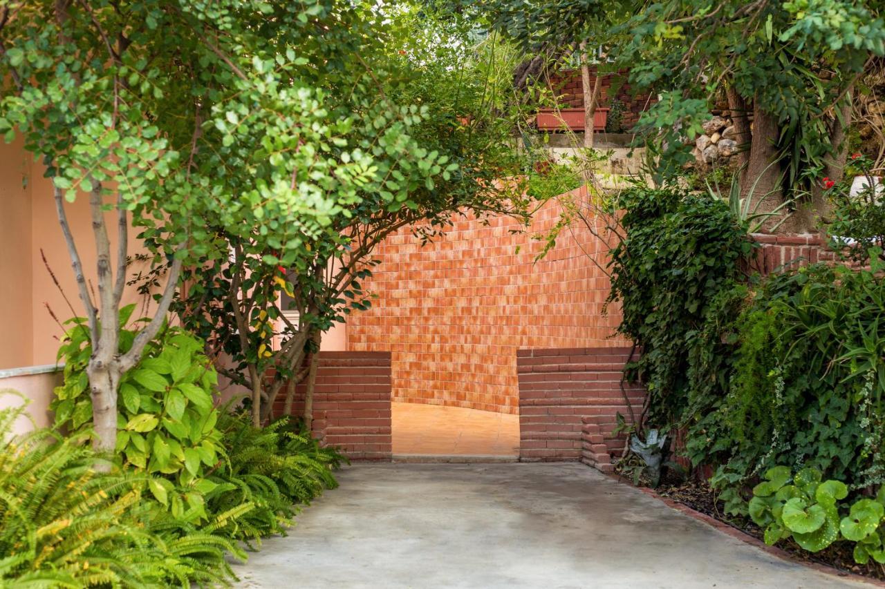 Aphrodite Studios & Apartment Bali  Exteriör bild