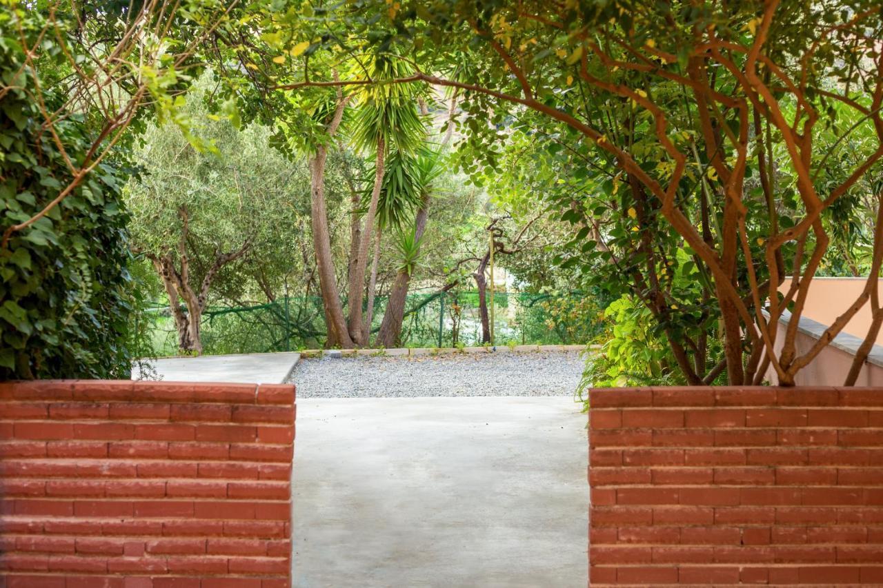 Aphrodite Studios & Apartment Bali  Exteriör bild