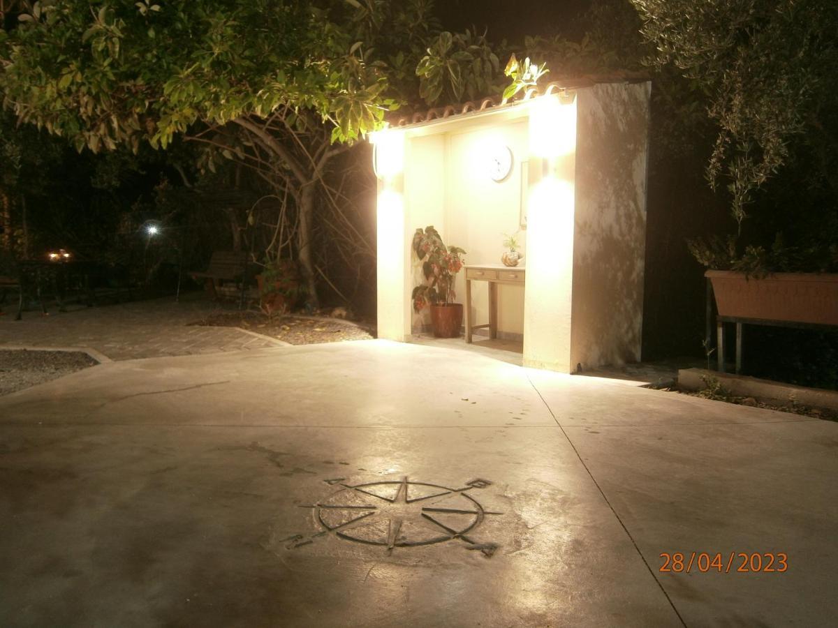 Aphrodite Studios & Apartment Bali  Exteriör bild